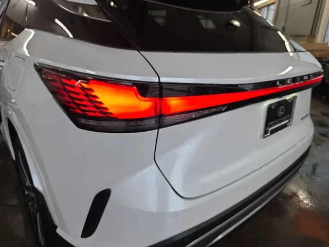 New 2026 Eminent White Pearl Lexus PREMIUM PLUS image 32