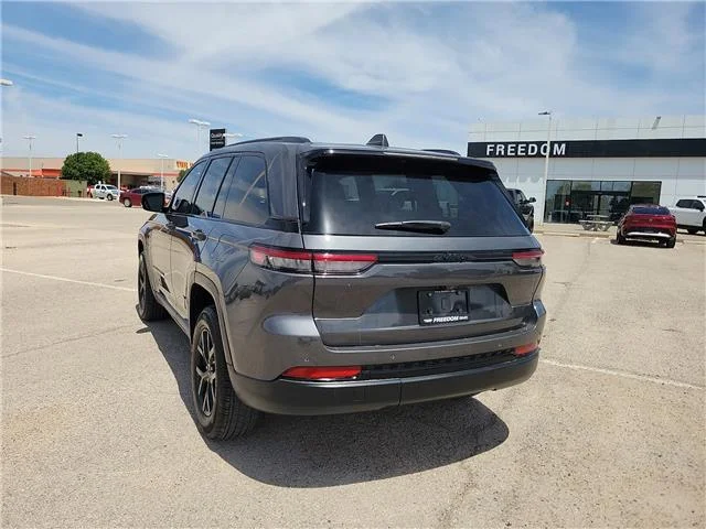 Used 2024 Baltic Gray Metallic Clearcoat Jeep Altitude X 4x2 image 2