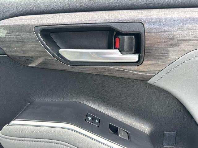 Used 2023 Moon Dust Toyota Platinum image 15