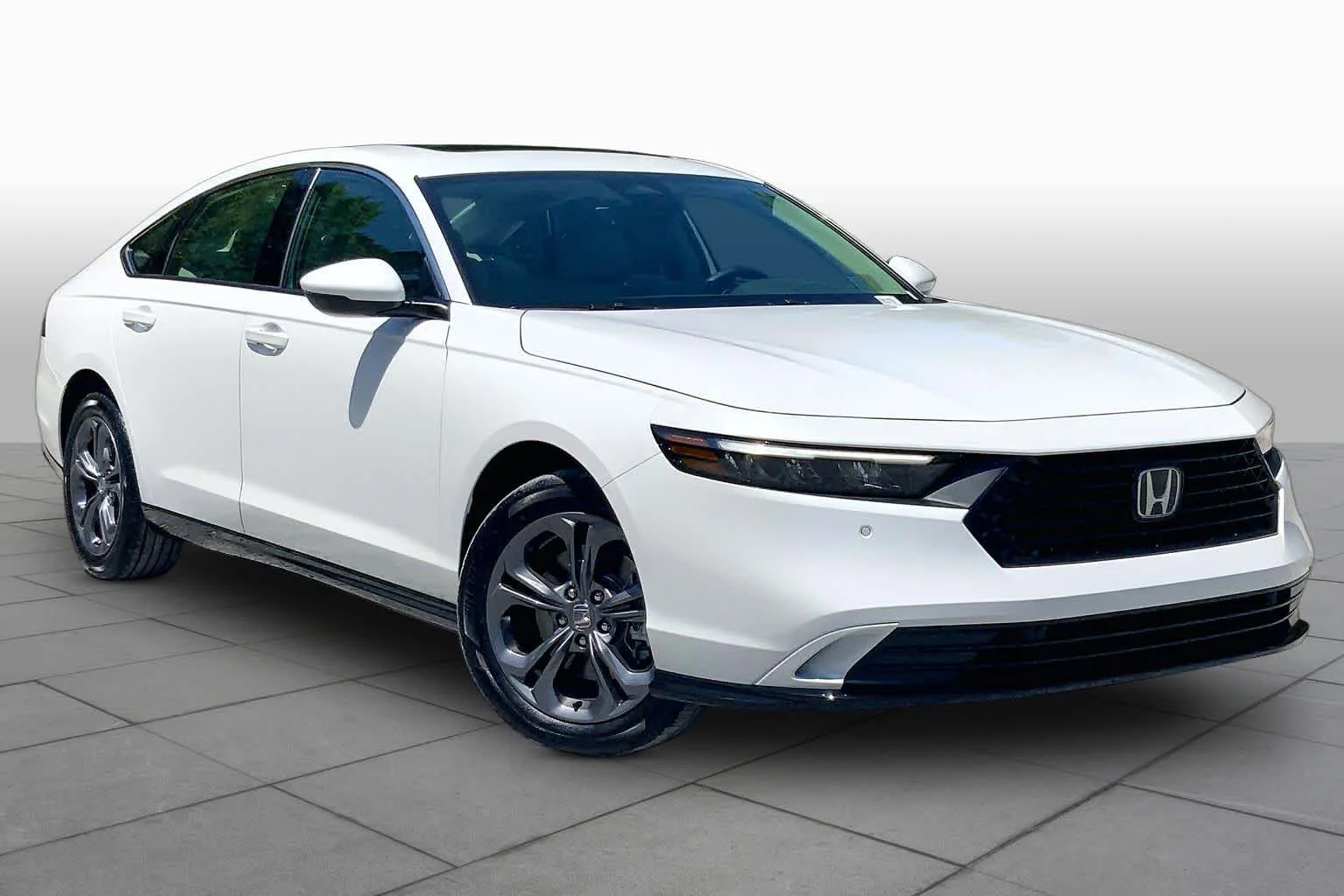 Used 2026 Platinum White Pearl Honda EX-L image 3