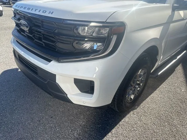 New 2025 Star White Metallic Tri-Coat Ford Active image 9