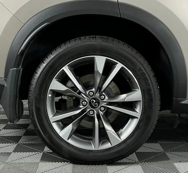 Certified Used 2023 Titanium INFINITI LUXE image 10