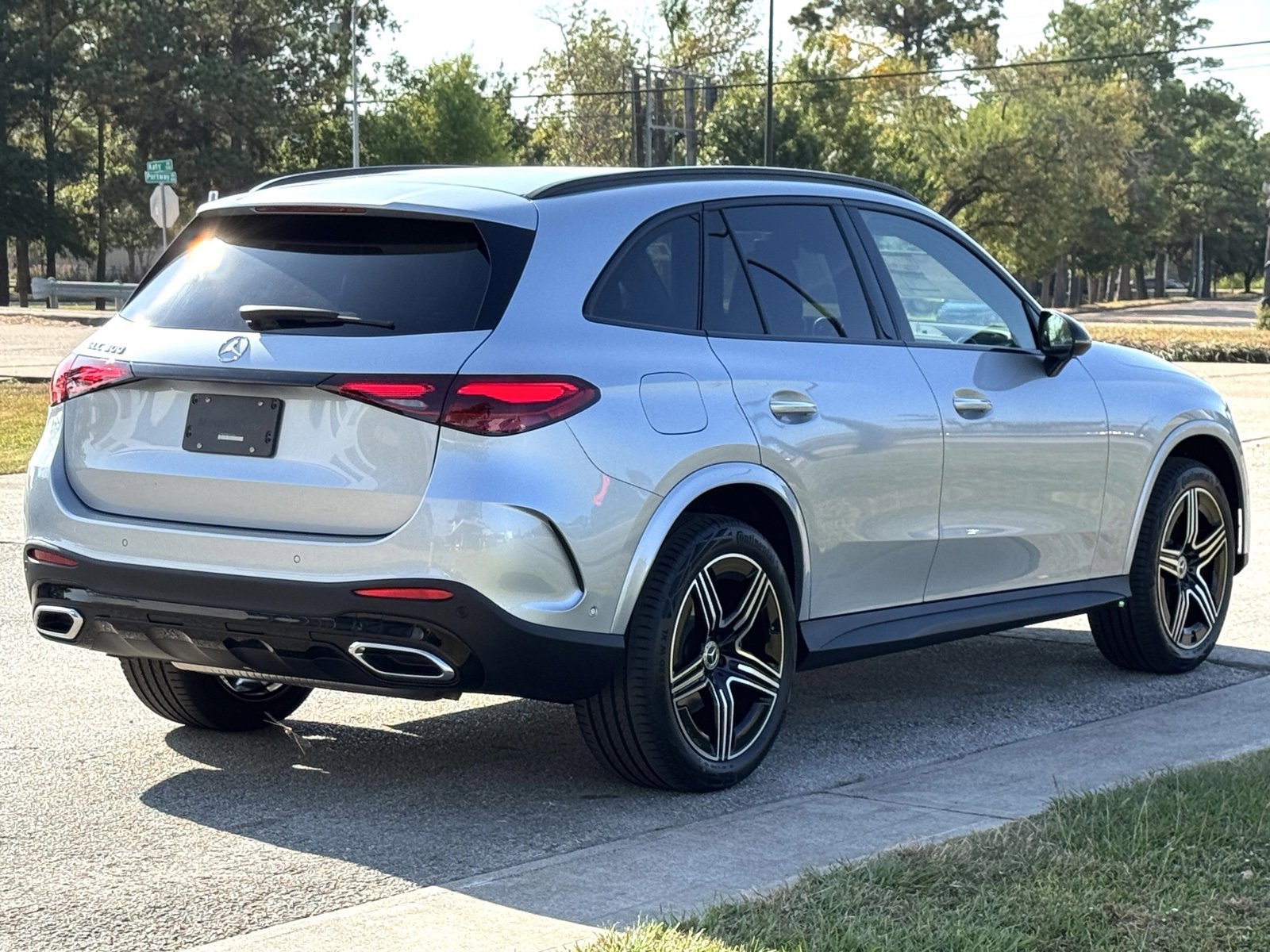 New 2026 Cirrus Silver Metallic Mercedes-Benz GLC 300 image 25