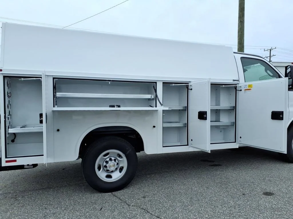 New 2025 Summit White Chevrolet 1WT image 8