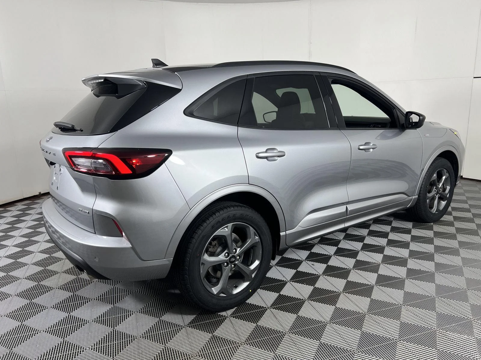 Used 2023 Iconic Silver Ford ST-Line image 10