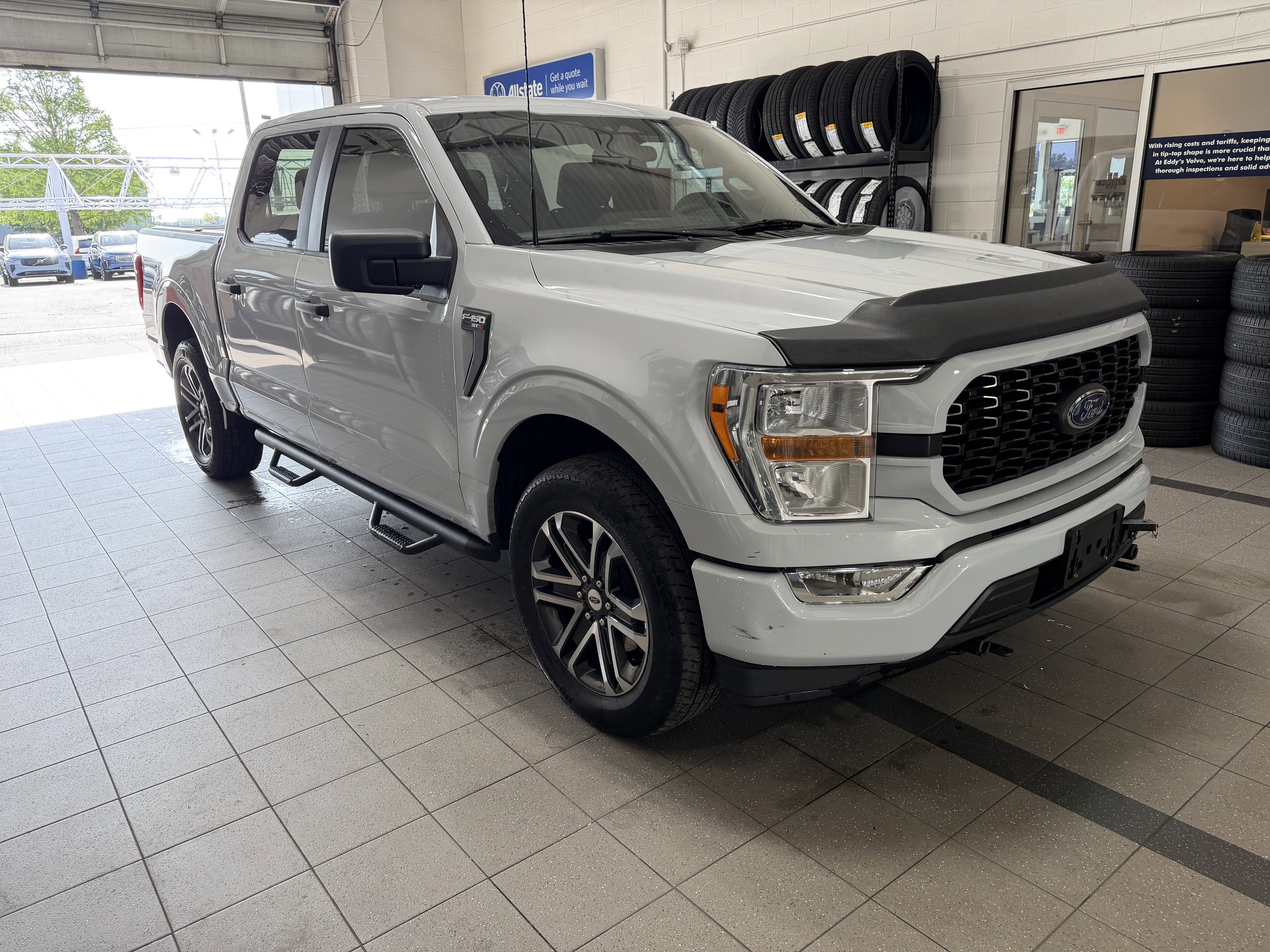 Used 2022 White Metallic Ford XL image 1