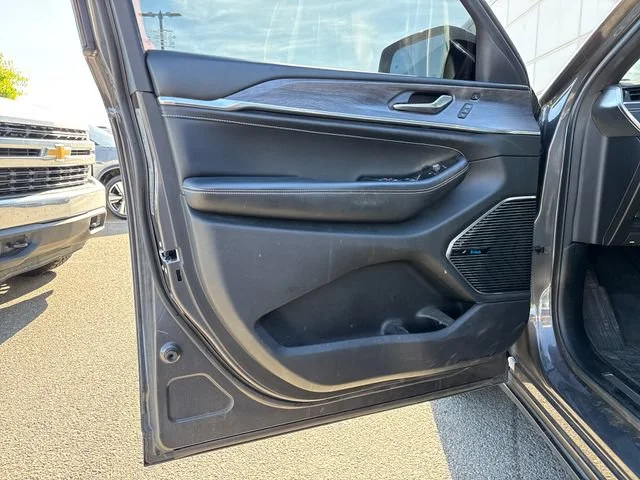 Used 2022 Baltic Gray Metallic Clearcoat Jeep Overland image 16