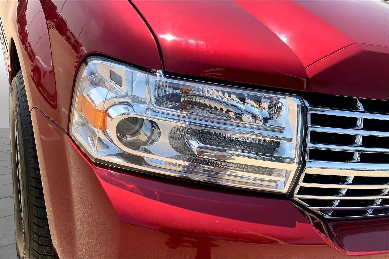 Used 2013 Ruby Red Metallic Tinted Clearcoat Lincoln  image 33