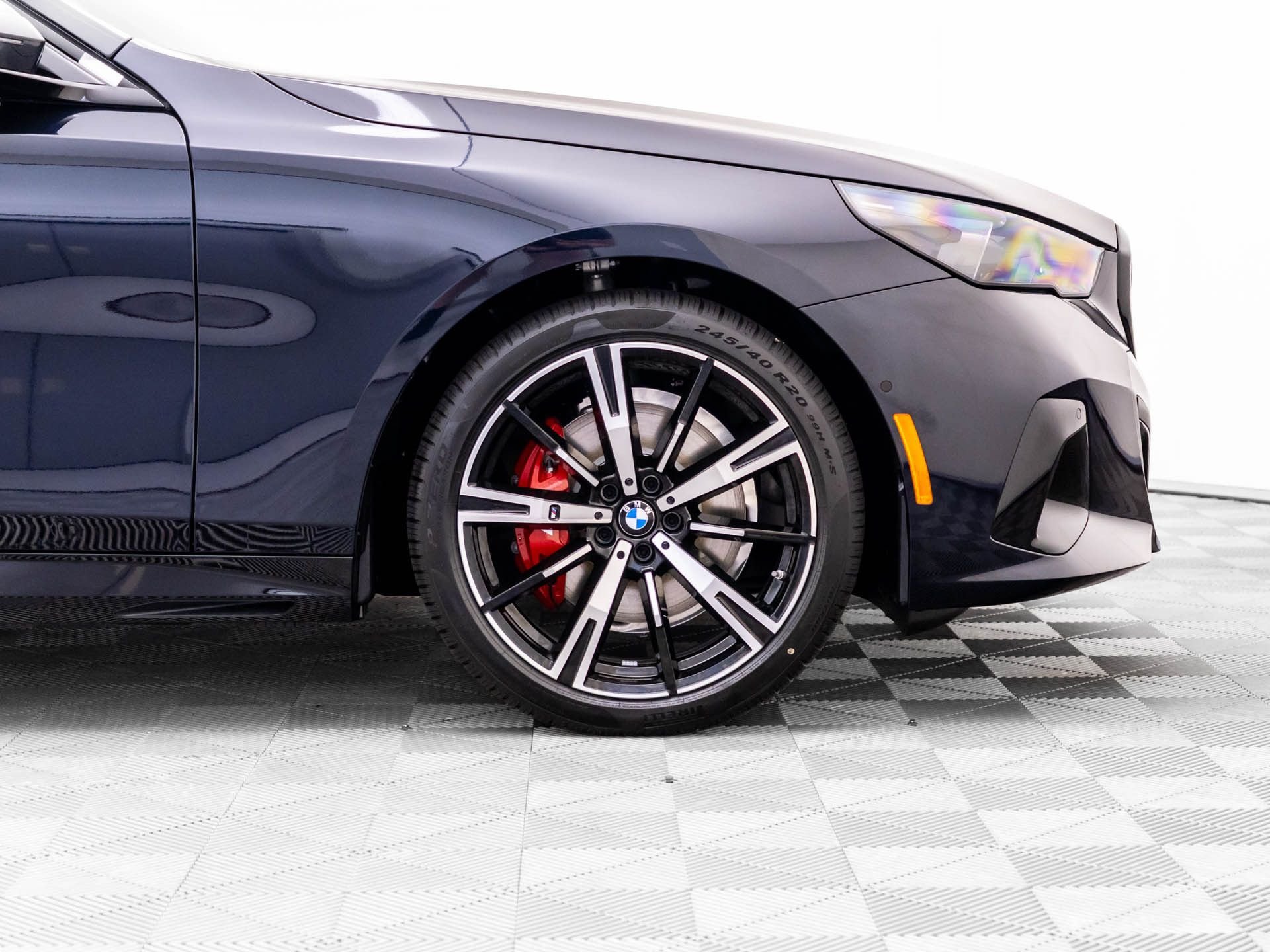 New 2027 Carbon Black Metallic BMW 530i xDrive image 31