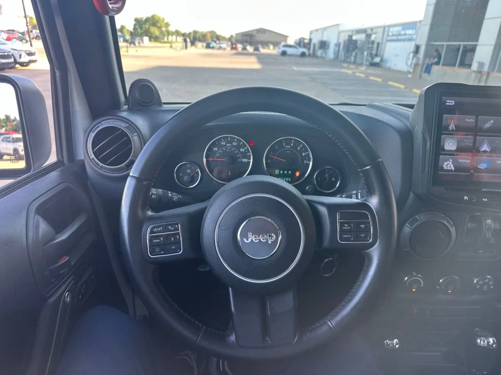 Used 2014 White Jeep Unlimited Sport image 9
