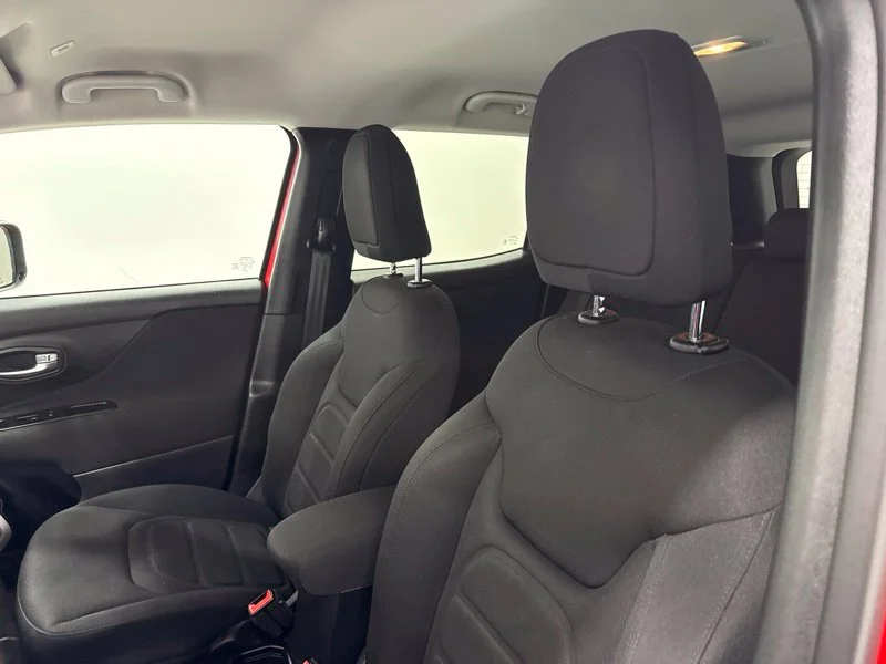 Used 2018 Red Jeep Latitude image 18