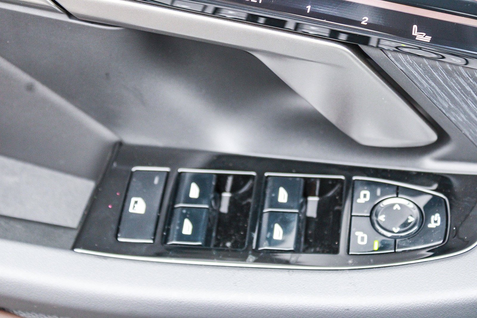 New 2027 Alpine White BMW xDrive40 image 20