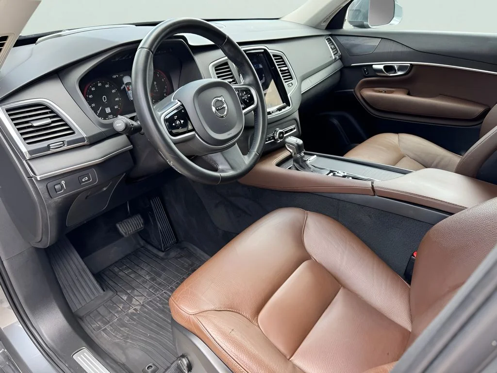 Used 2020 Gray Volvo T6 Momentum image 10