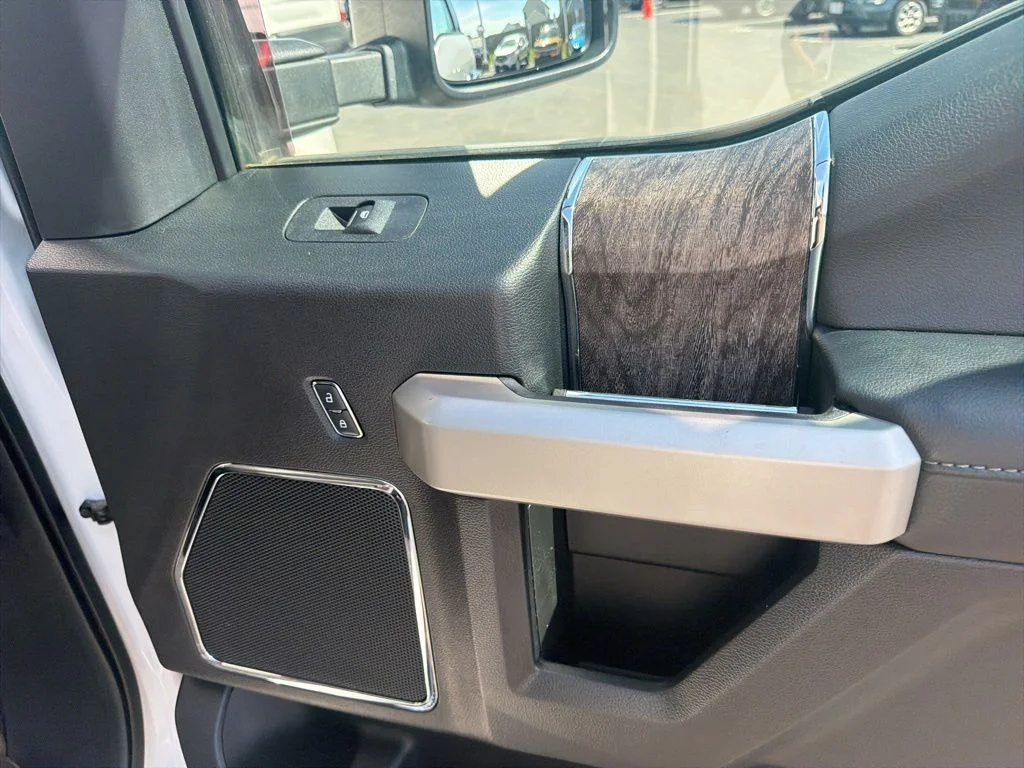 Certified Used 2017 White Platinum Clearcoat Metallic Ford Lariat image 38