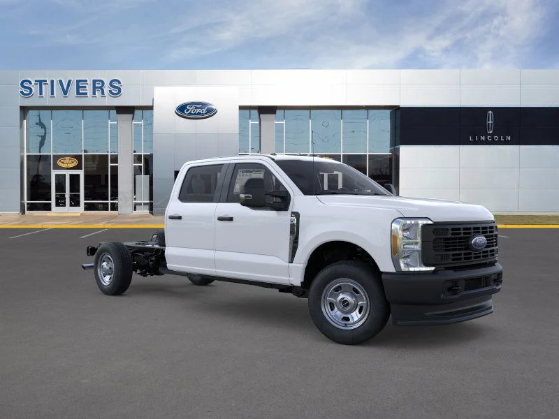 2026 Ford F-350 XL 4x4 Crew Cab 179-In SRW's photo