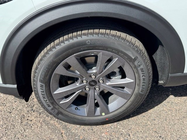 New 2027 Avalanche Gray Ford Active image 9