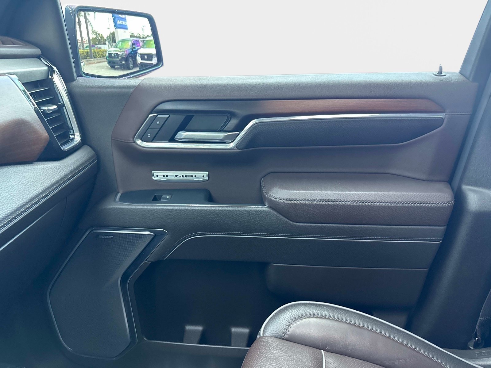 Used 2025 Onyx Black GMC Denali image 24