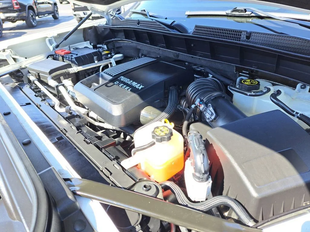 Used 2023 Summit White GMC AT4 image 30