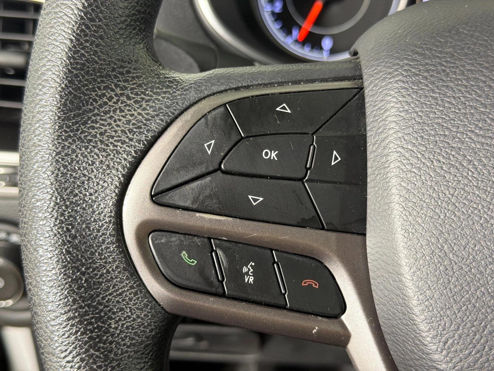 Used 2019 Bright White Clearcoat Jeep Latitude image 24
