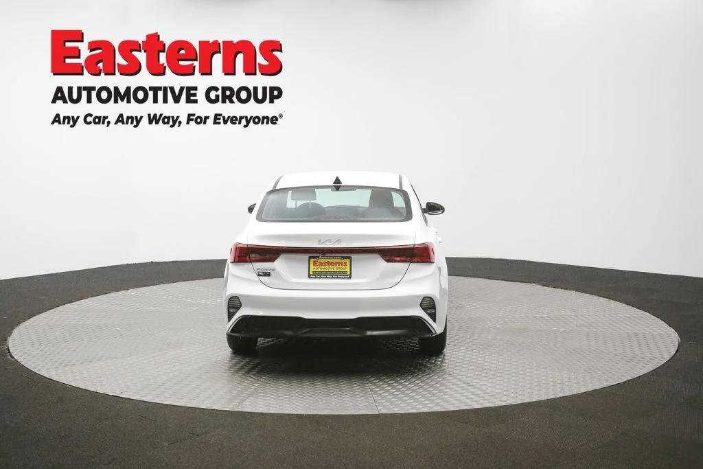 Used 2022 White Kia LXS image 32