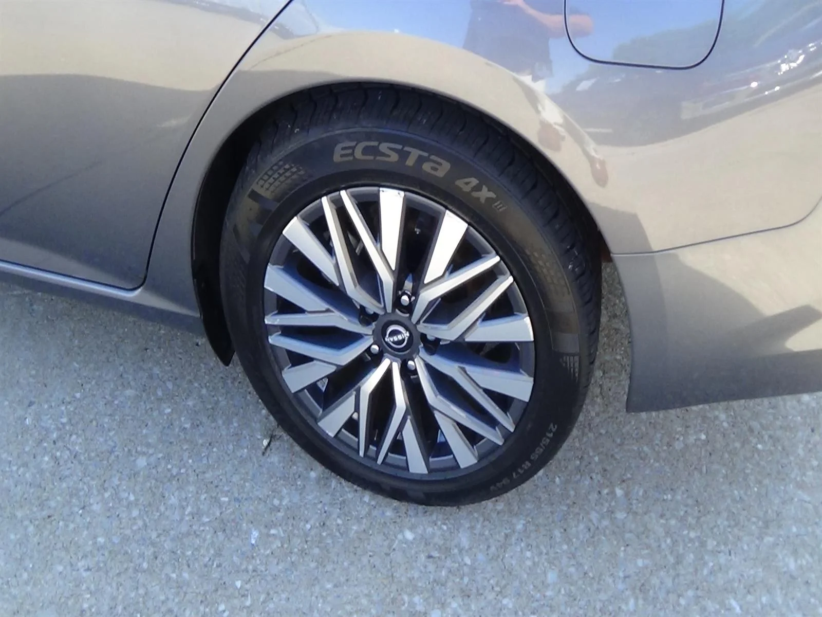 Used 2025 Gun Metallic (kad) Nissan 2.5 SV image 9