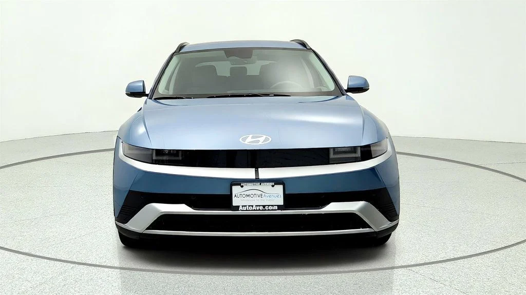 Used 2025 Lucid Blue Hyundai SE RWD image 2