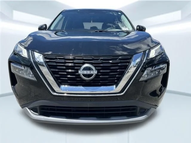 Used 2022 Black Nissan SV image 2