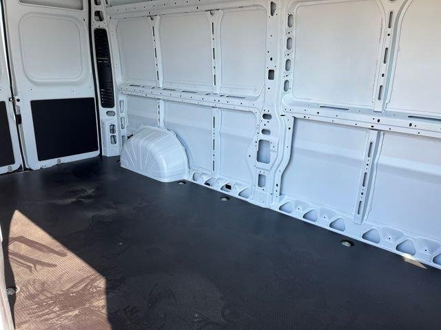 New 2026 Bright White Clear-Coat Exterior Paint RAM Tradesman image 34