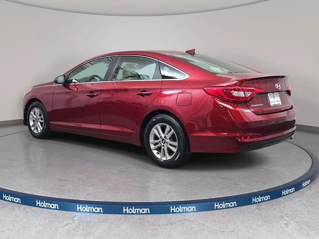 Used 2015 Venetian Red Metallic Hyundai SE image 8