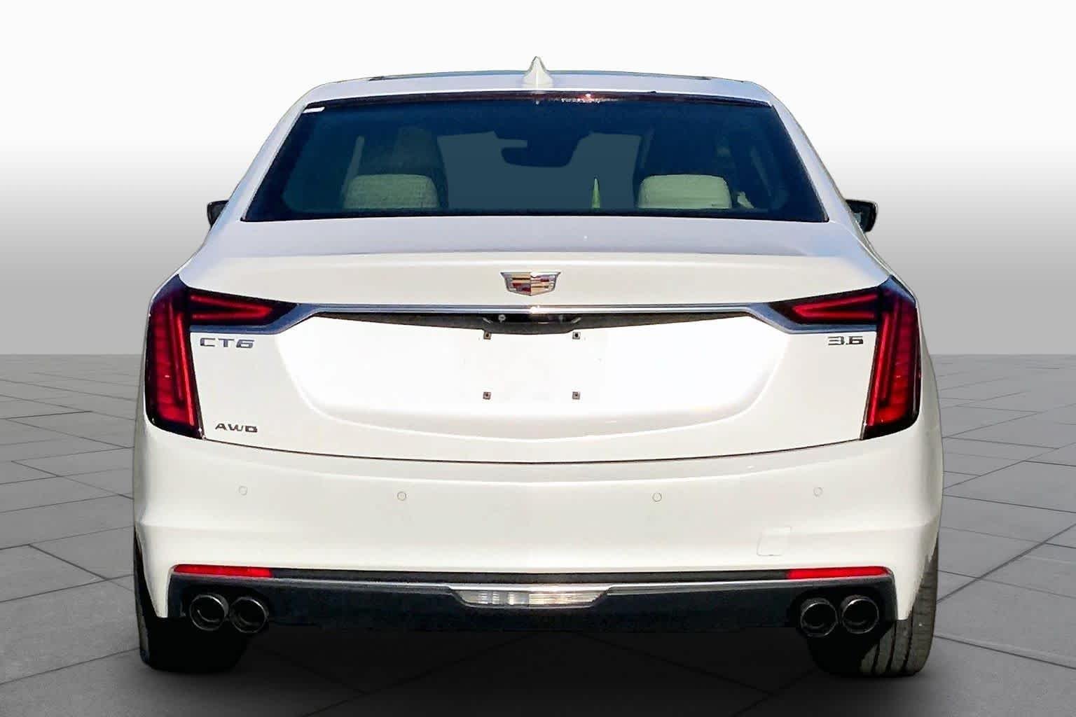 Used 2019 Crystal White Tricoat Cadillac Premium Luxury AWD image 5