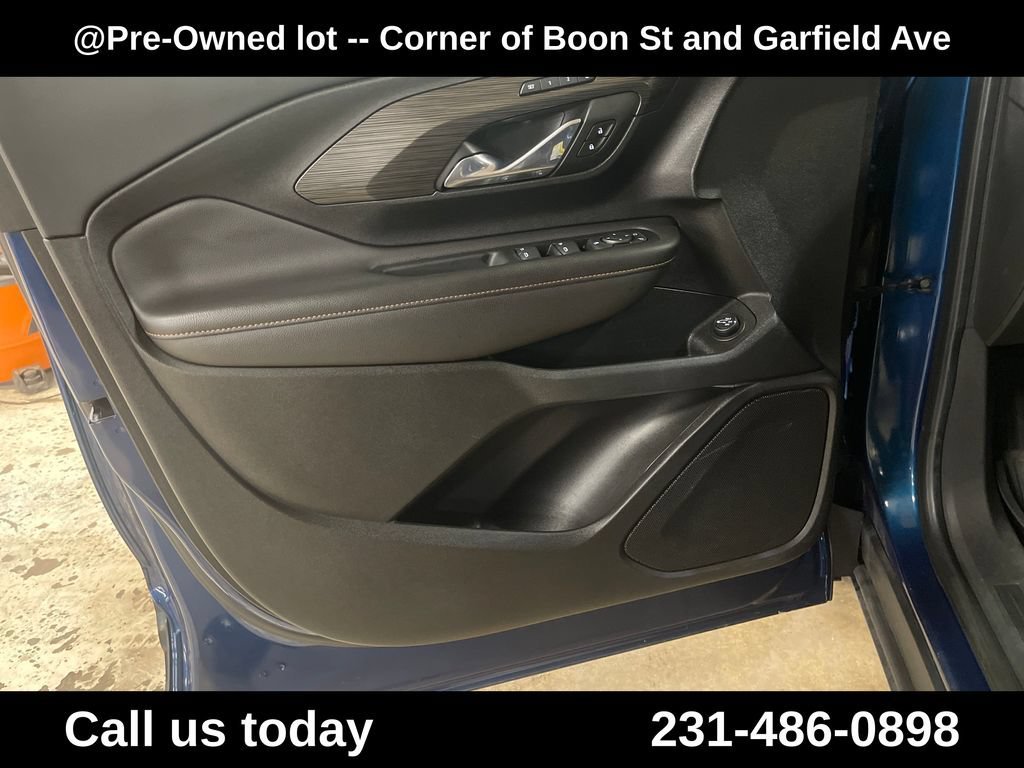Used 2020 BLUE EMERALD METALLIC GMC SLT image 16