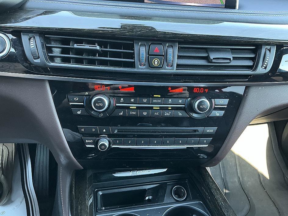 Used 2018 Dark Graphite Metallic BMW xDrive40e iPerformance image 19