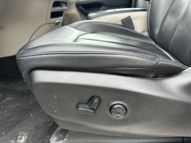 Used 2024 Black Chrysler Touring L image 16