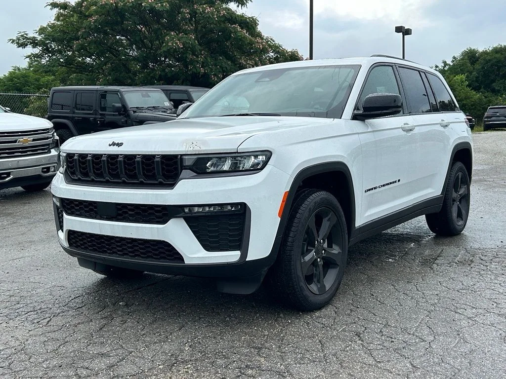 New 2026 Bright White Clear-Coat Exterior Paint Jeep Limited image 2