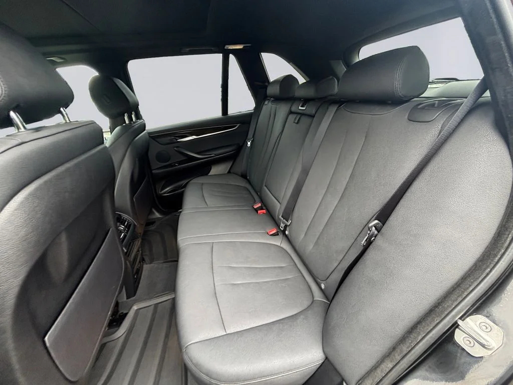 Used 2018 Black BMW xDrive40e image 16