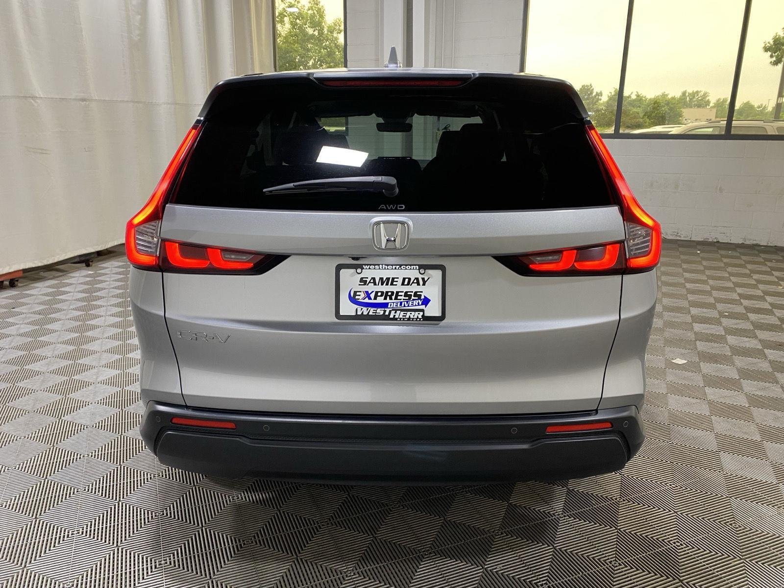 Used 2024 Lunar Silver Metallic Honda EX-L image 6