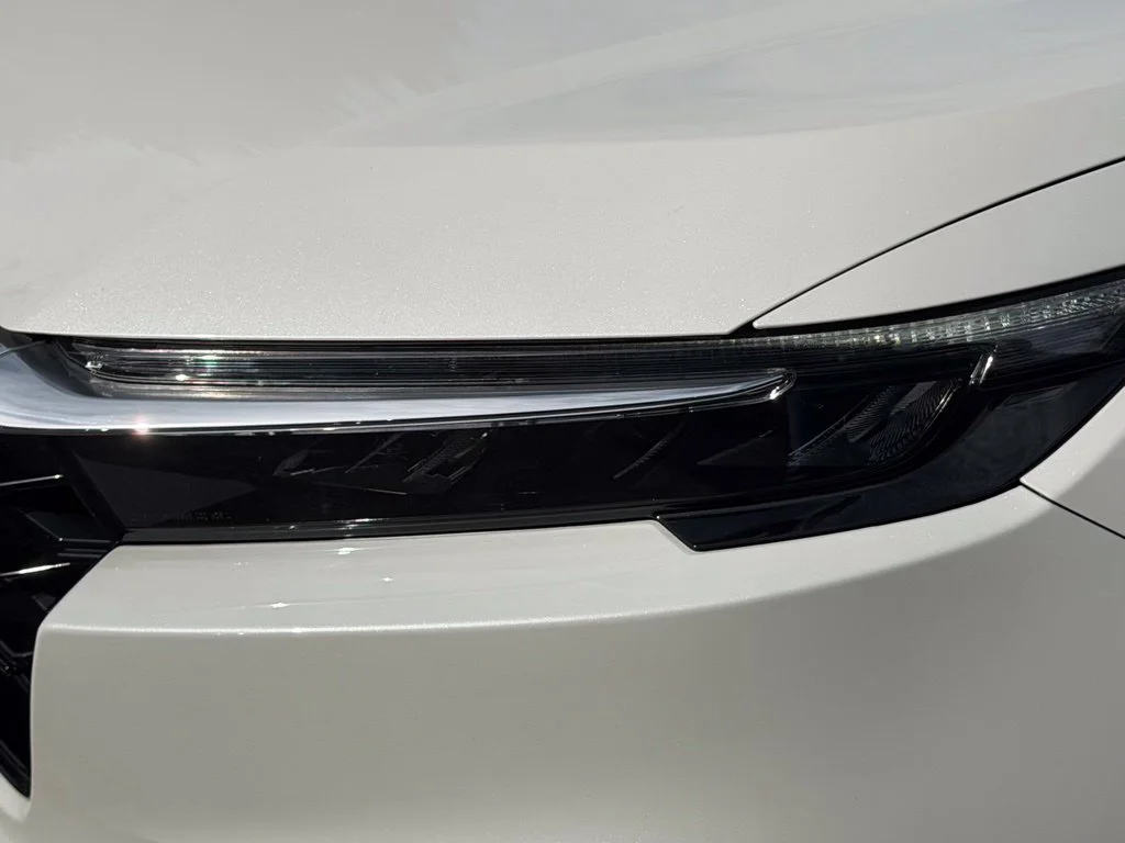 Used 2025 Platinum White Pearl Honda EX-L image 5