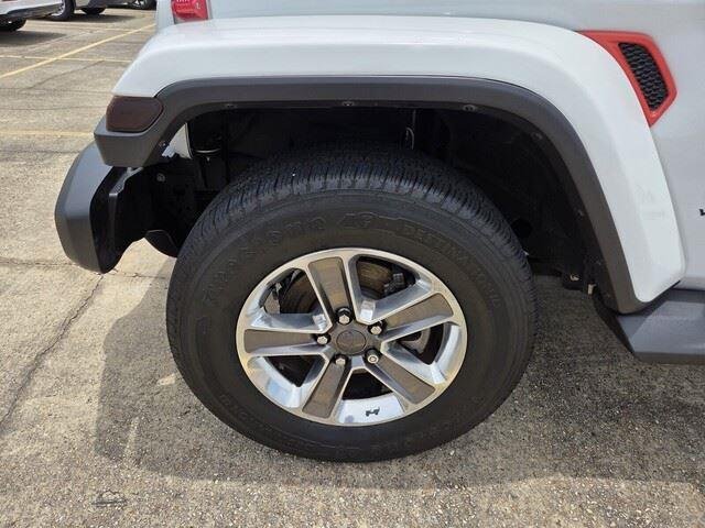 Used 2021 Bright White Clearcoat Jeep Unlimited Sahara image 11