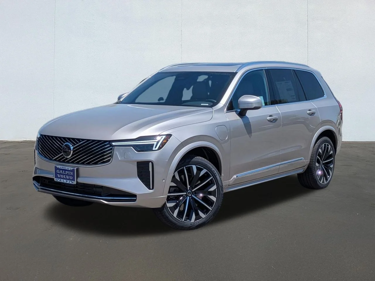 2026 Volvo XC90 T8 Recharge Plus Bright 7-Seat 4WD's photo