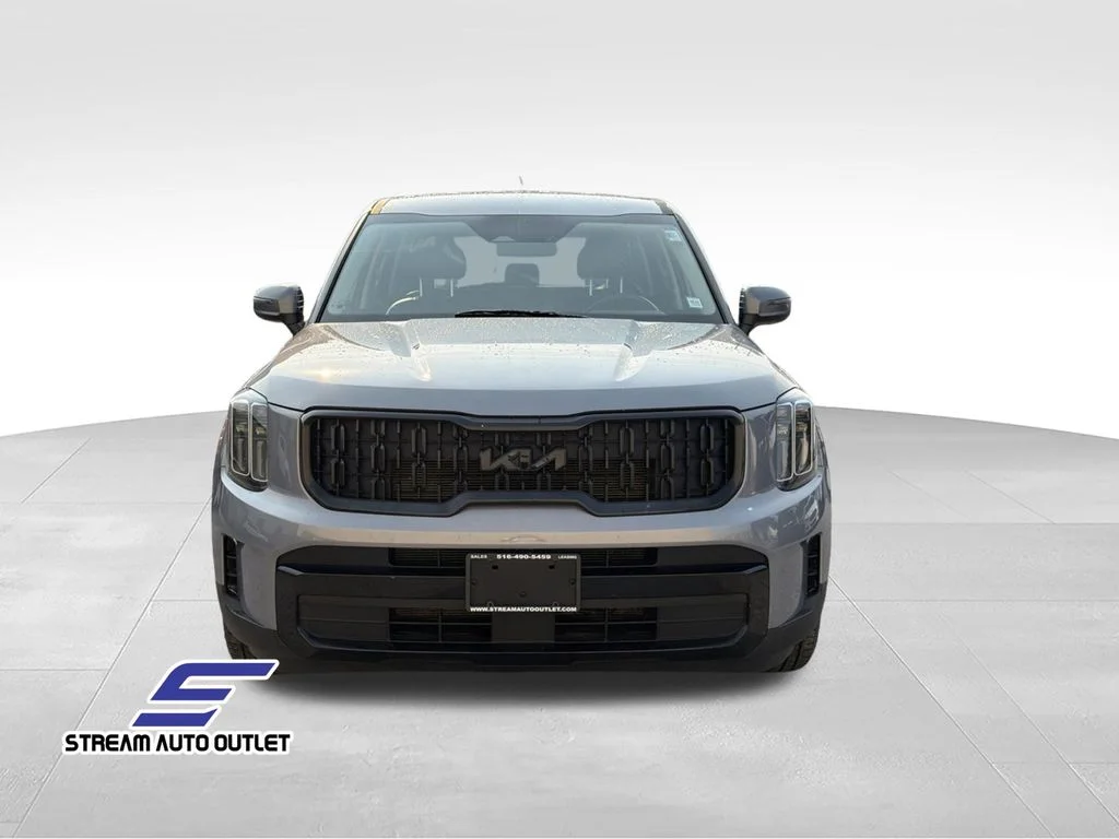 Used 2024 Silver Kia LX image 2
