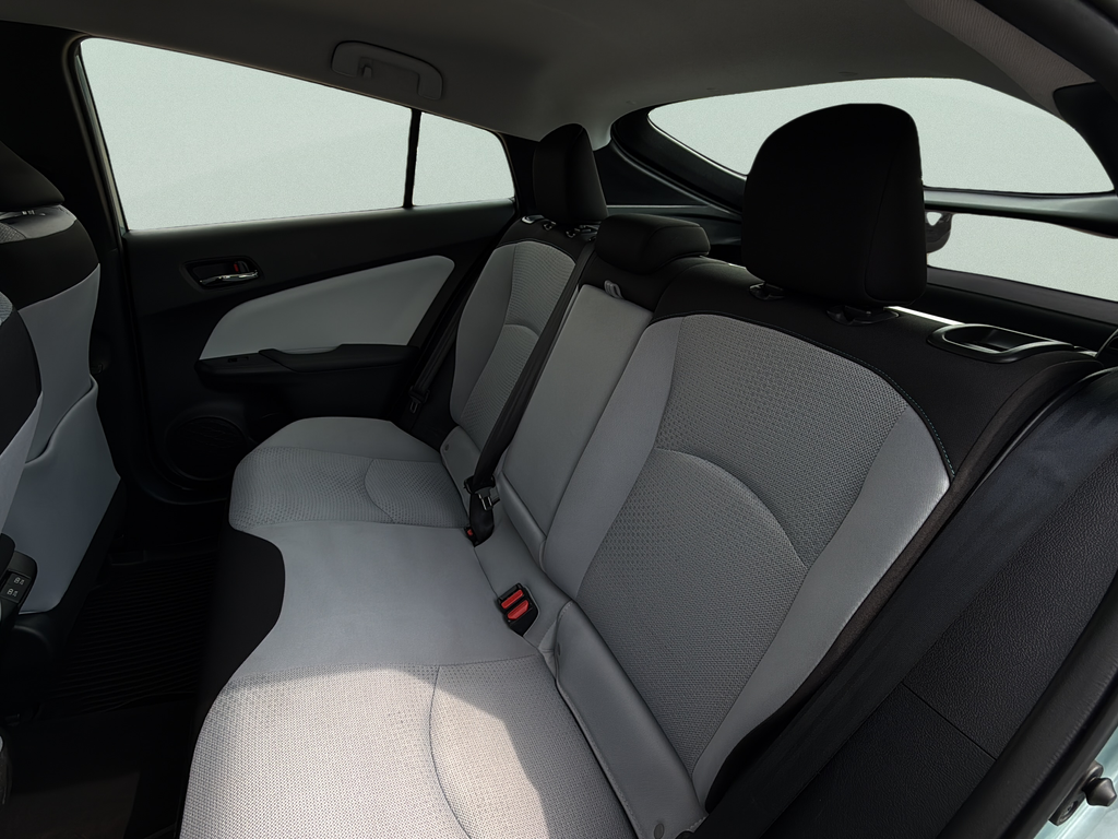 Used 2022 Pearl Toyota LE image 26