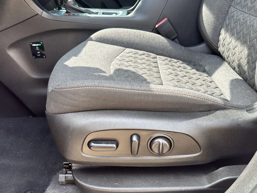 Used 2022 White Chevrolet LT image 18