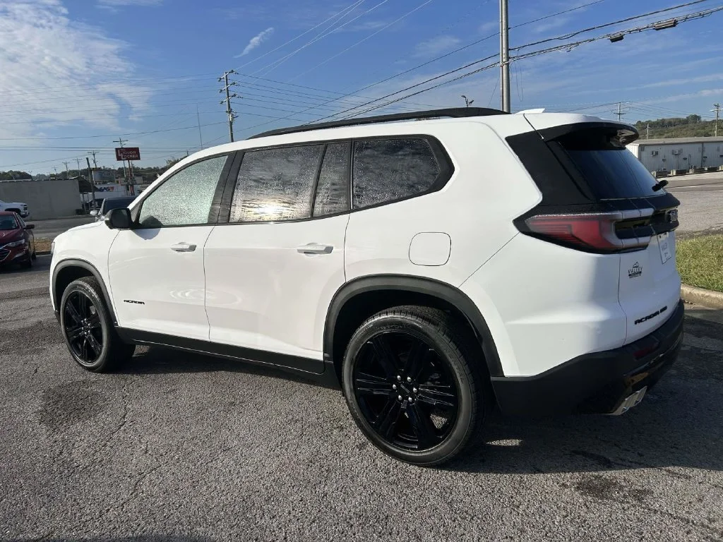 New 2027 Summit White GMC Elevation image 6