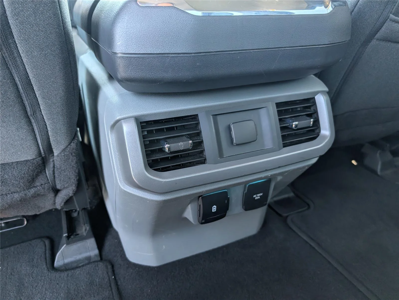 Used 2024 Oxford White Ford XLT image 31