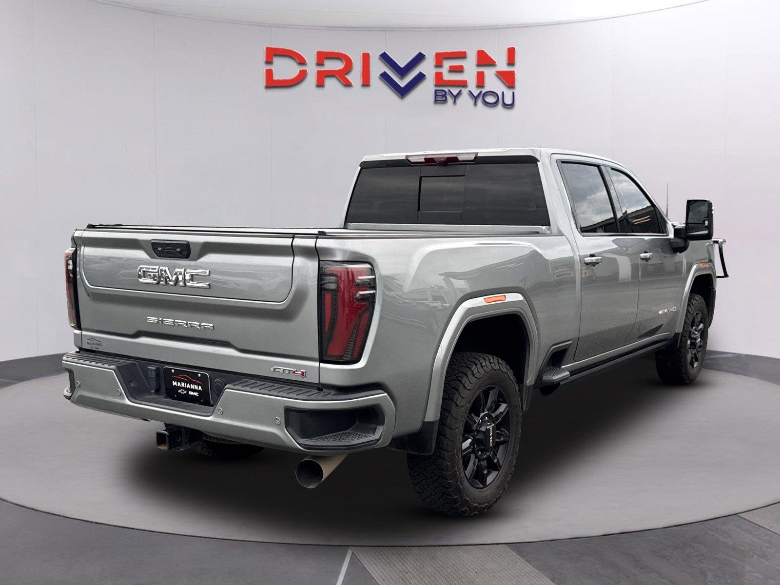 Used 2025 Sterling Metallic GMC AT4 image 4