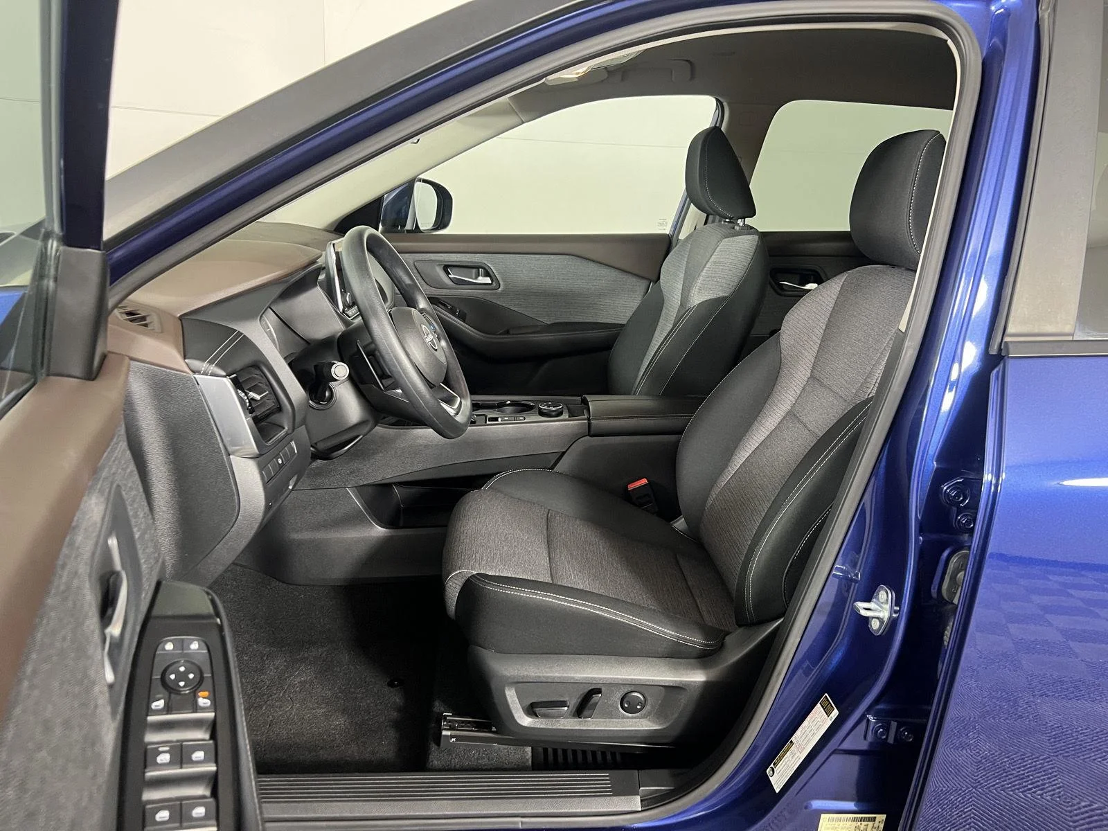 Used 2022 Caspian Blue Metallic Nissan SV image 12