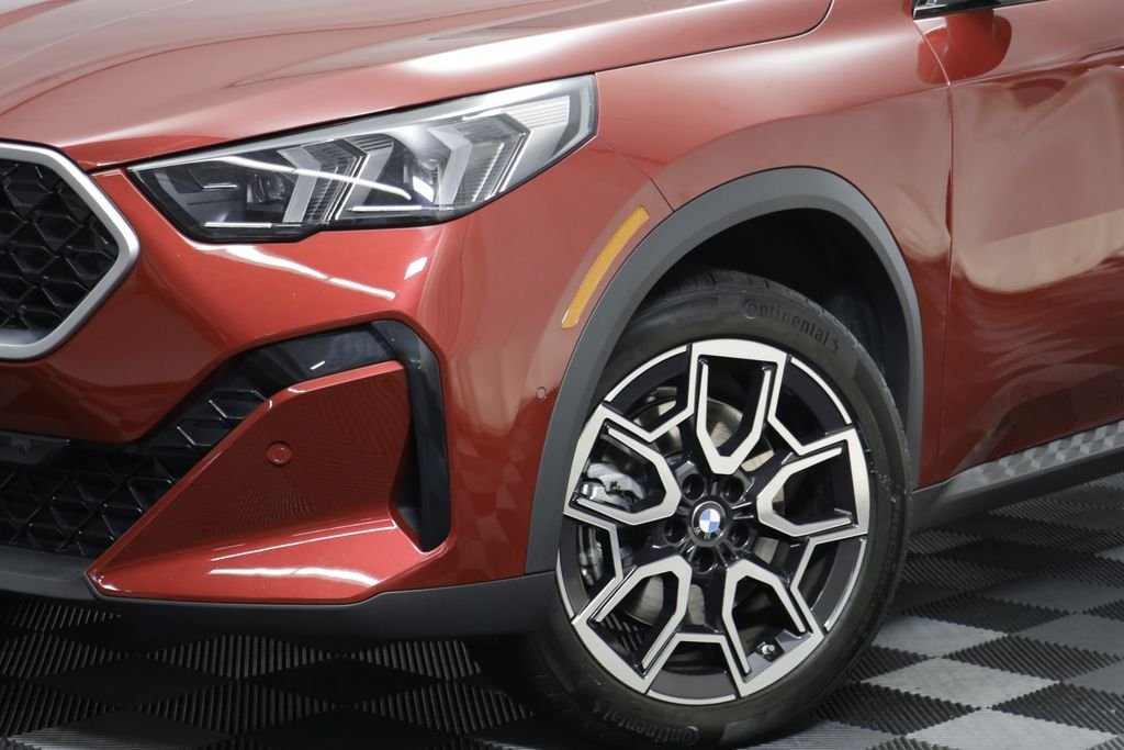 Certified Used 2025 Vegas Red Metallic BMW xDrive28i image 3