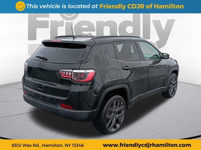 New 2026 Diamond Black Crystal Pearl-Coat Exterior Paint Jeep Limited image 5