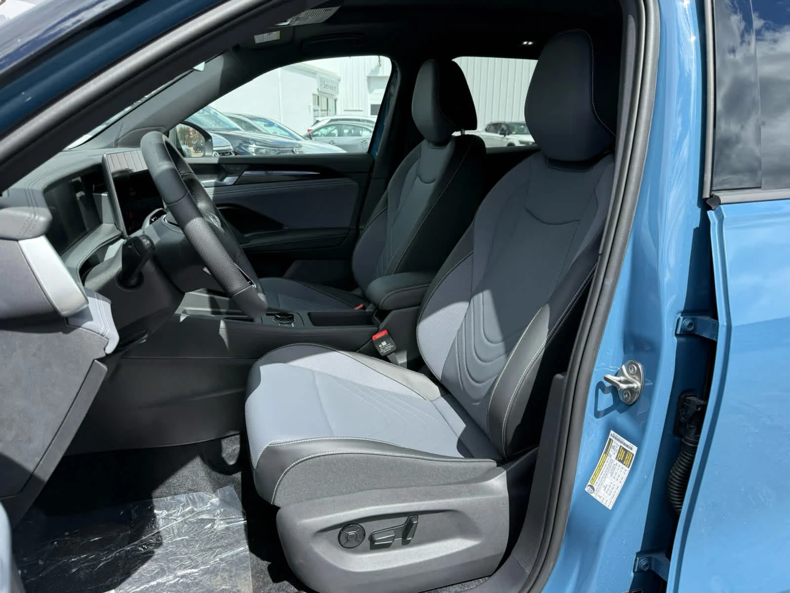 New 2026 Monterey Blue w/Deep Black Roof Volkswagen SE R-Line Black image 16