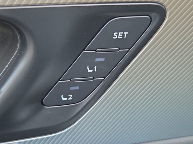 Used 2025 White Pearl Nissan Platinum image 15
